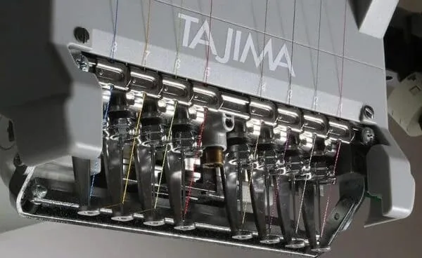 Cabezal de bordadora industrial Tajima